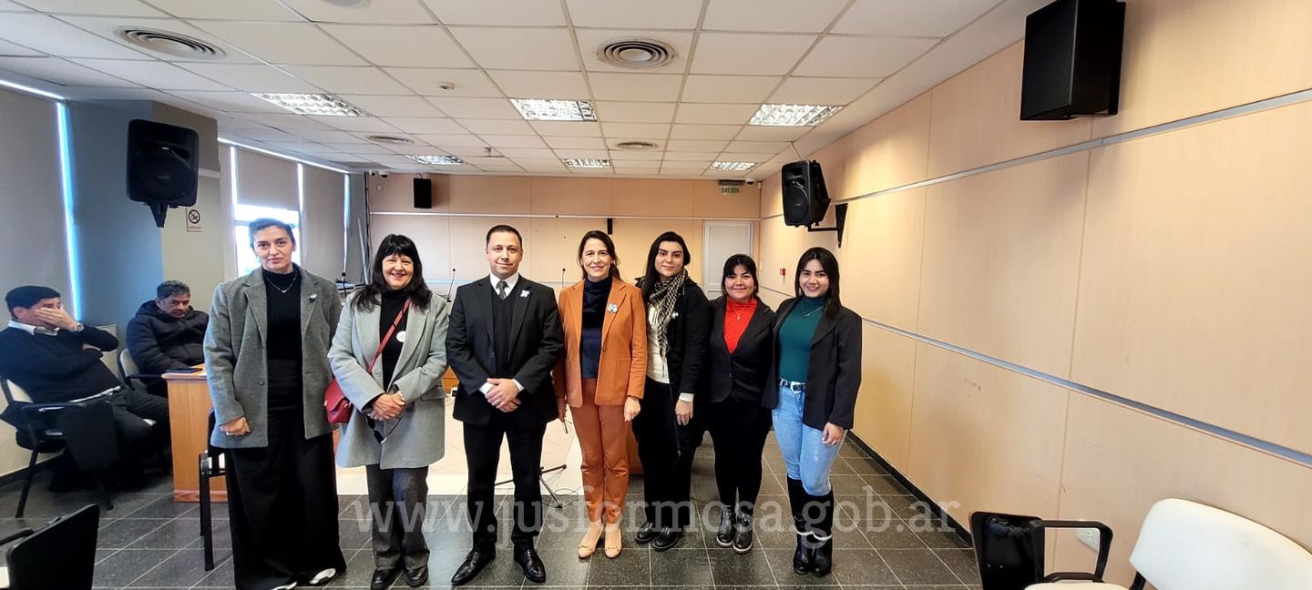 Universitarios con la OGA Civil